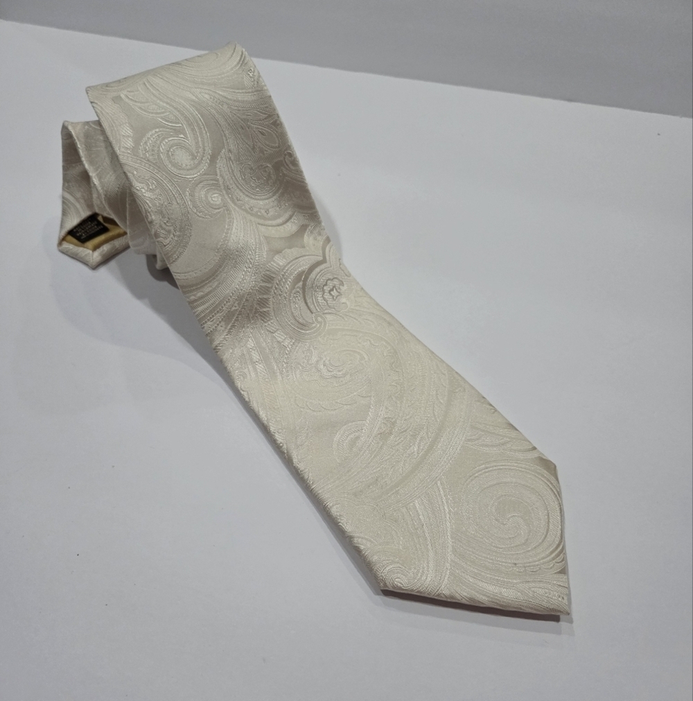 Donald J.Trump Signature Collection Elegant Ivory Paisley Tie